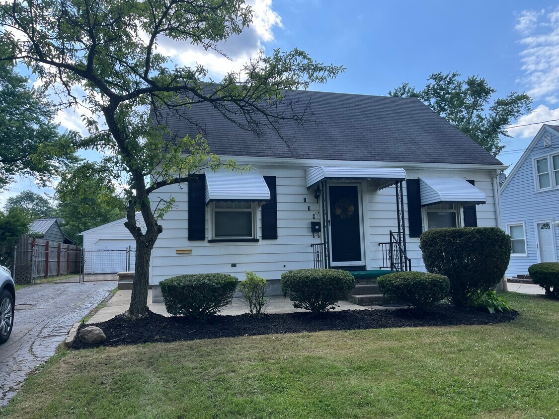 Primary Photo - 174 S Edgehill Ave