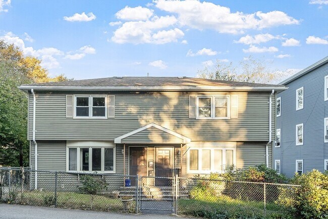 Foto del edificio - 75 Ingleside Ave