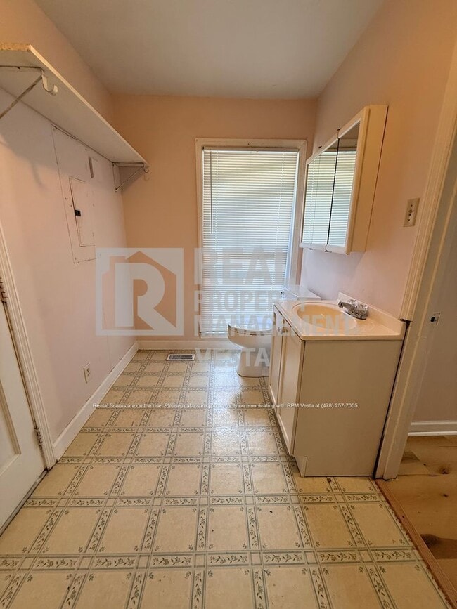 Building Photo - 5116 Pineridge Dr