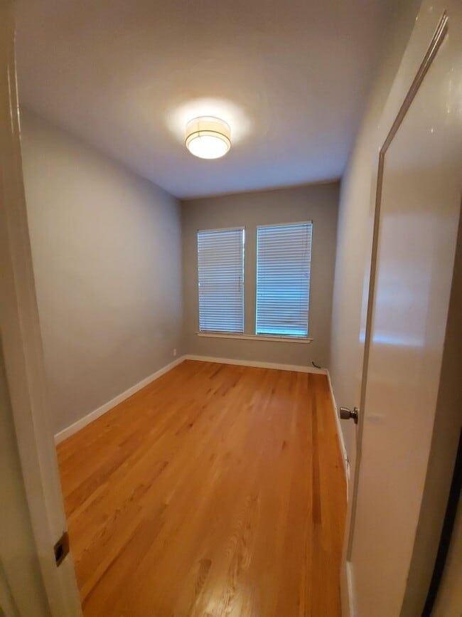 Building Photo - SOMA! 1 Bedroom in the center of it all!