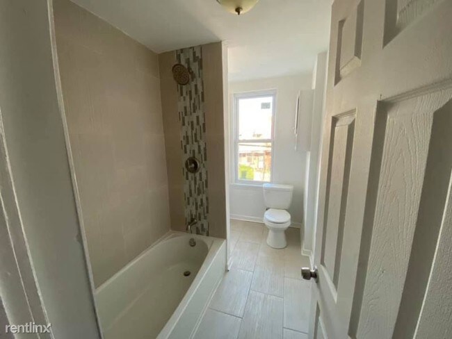 Foto del edificio - 3 br, 1.5 bath Townhome - 5001 Reno St