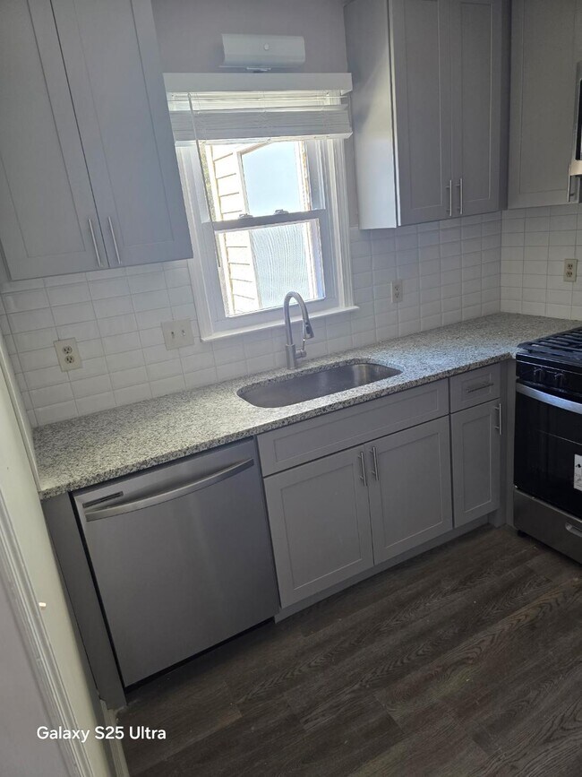 Building Photo - 900 Indian Lake Dr NW