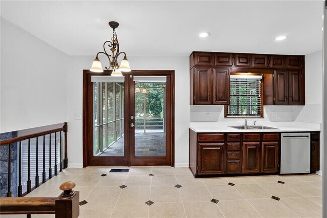 Foto del edificio - 447 Cove Dr NE