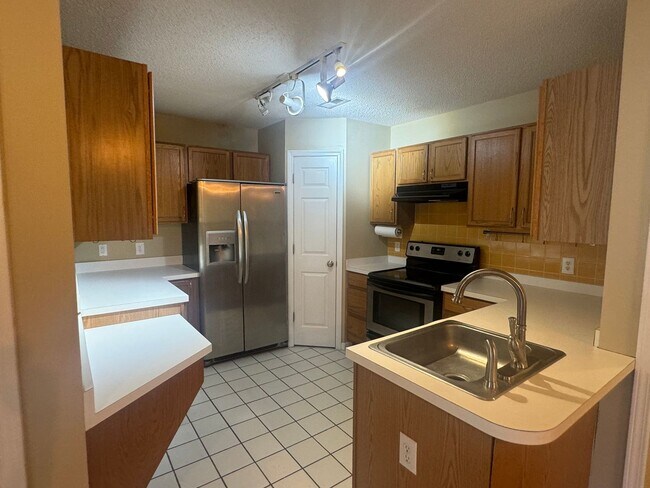 Foto del edificio - 3 Bed/2 Bath 3rd Level Condo in Raleigh! *...