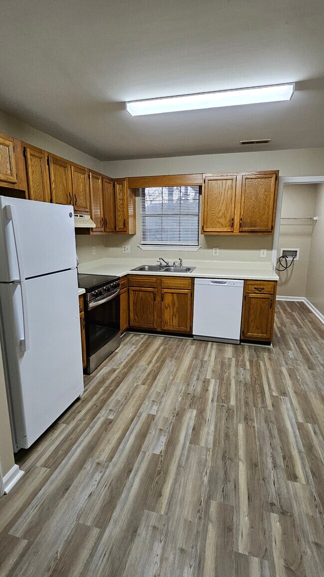 Foto del edificio - 5105 Bradley St NW