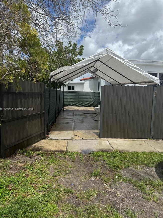 Building Photo - 5420 E 7th Ave