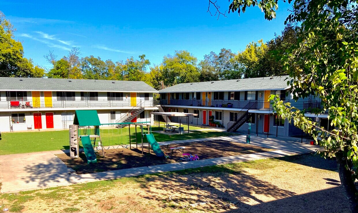 Primary Photo - Sundance Apartments