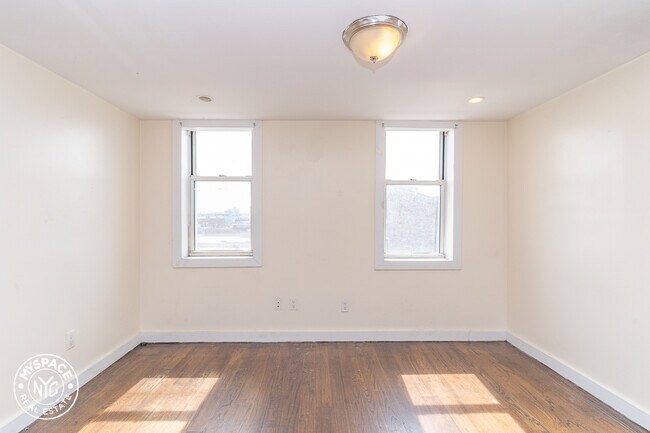 Foto del edificio - 299 Maujer St