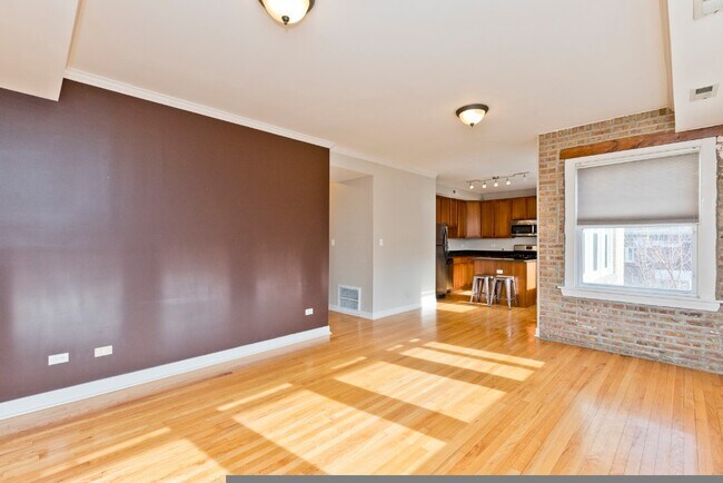 Foto del edificio - 3040 W Diversey Ave
