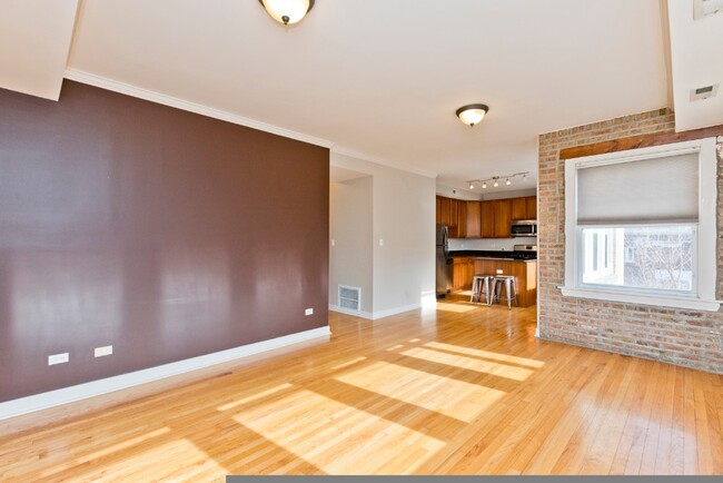 Building Photo - 3040 W Diversey Ave