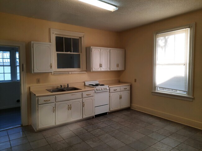 Kitchen - 821 Georgia Ave