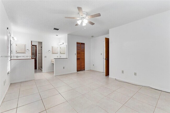Building Photo - 11909 SW 48th Ct