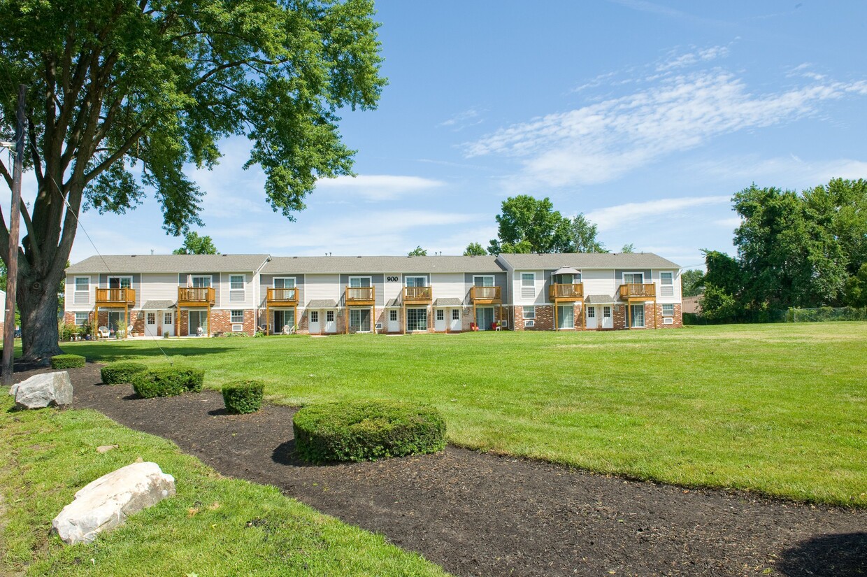 Primary Photo - Chestnut Lane Apartments