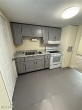 Building Photo - 368 Stewart St