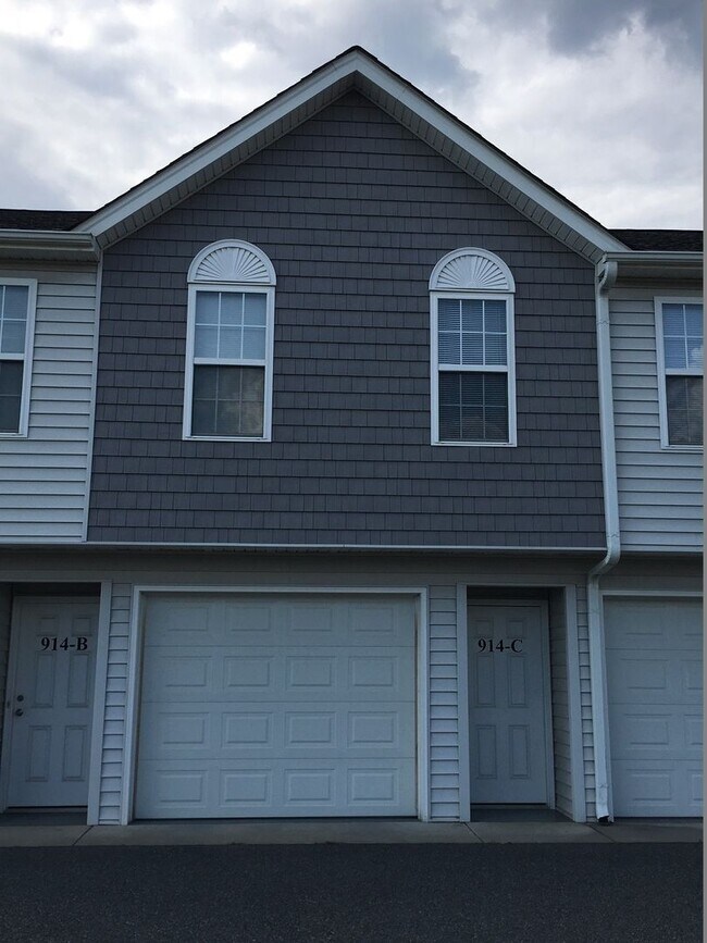 Foto del edificio - 914 Brawley School Rd