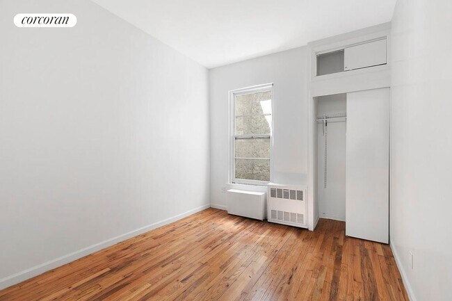 Foto del edificio - 320 W 22nd St