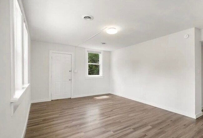 Building Photo - 731 Cameron St