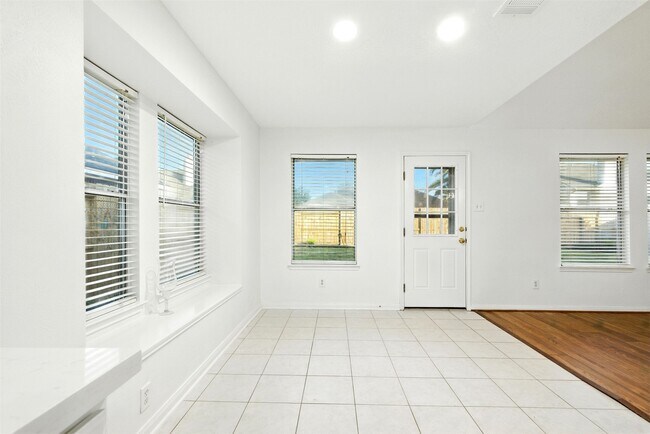 Foto del edificio - 2119 Hannover Way