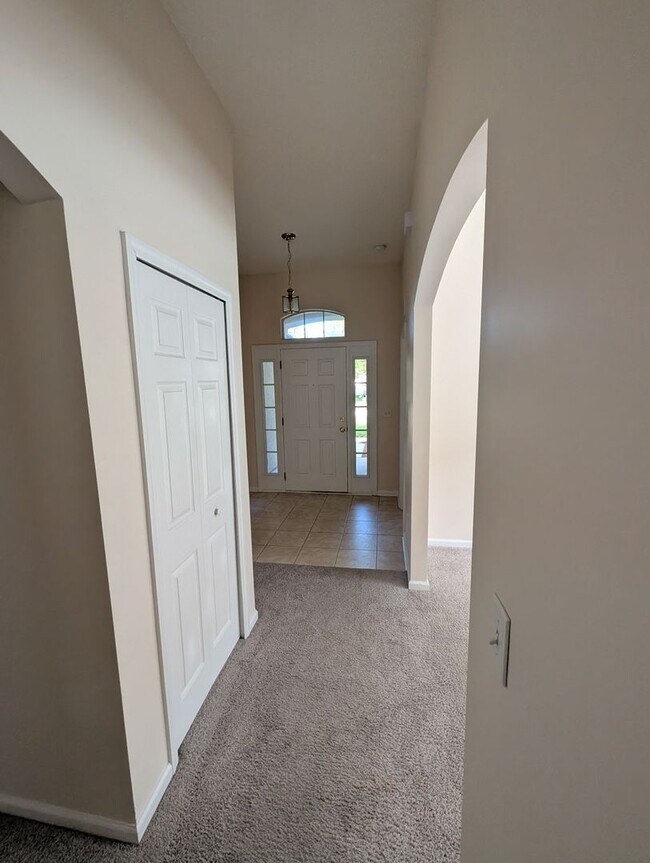 Building Photo - Great 4 Bedroom 2 Bath home in Heritage Park