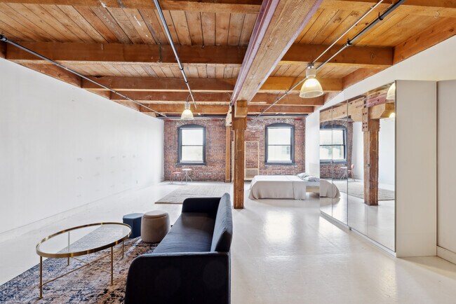 Foto del edificio - The Newberry Lofts / Artist Loft Apartments
