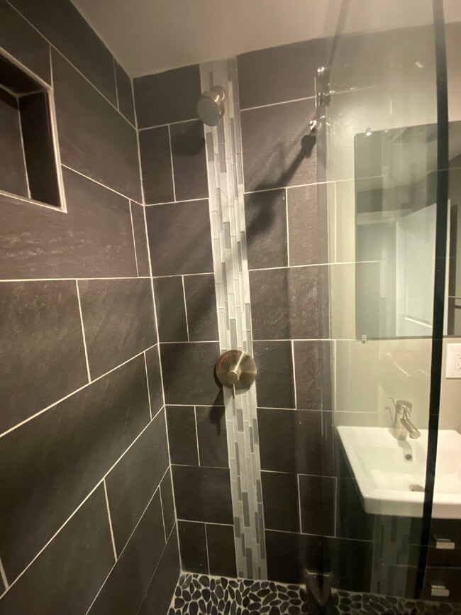 Building Photo - 7132 47th Ave SW