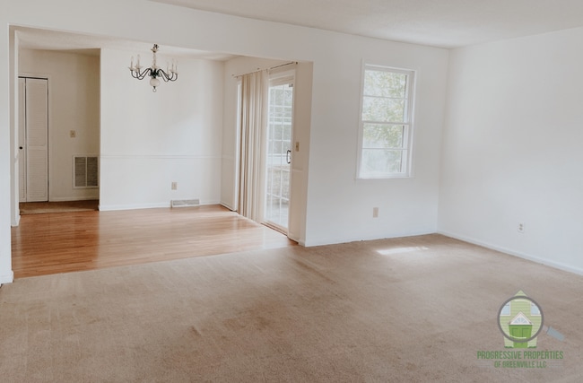 Foto del edificio - 424 Devonwood Ct