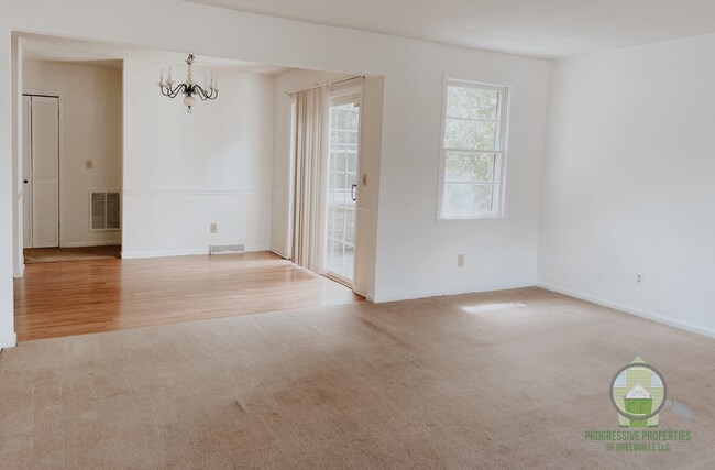 Photo - 424 Devonwood Ct House