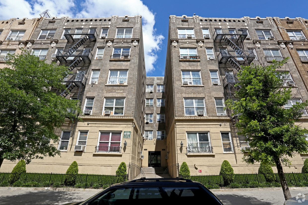 Building Photo - 192-198 Nagle Ave