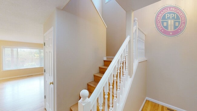 Building Photo - Bethany - Desirable Kaiser Woods / Beautif...