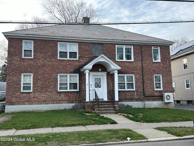 Building Photo - 1 Oakwood St