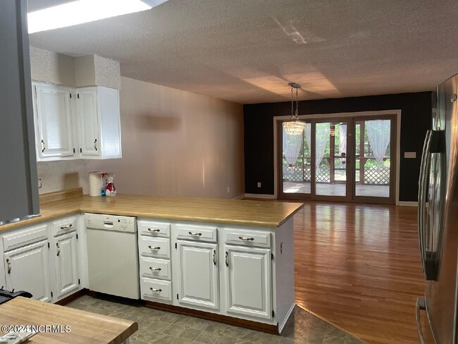 Building Photo - 6 Glen Eagles Ln
