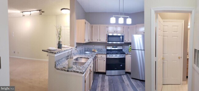 Building Photo - 4408 Helmsford Ln