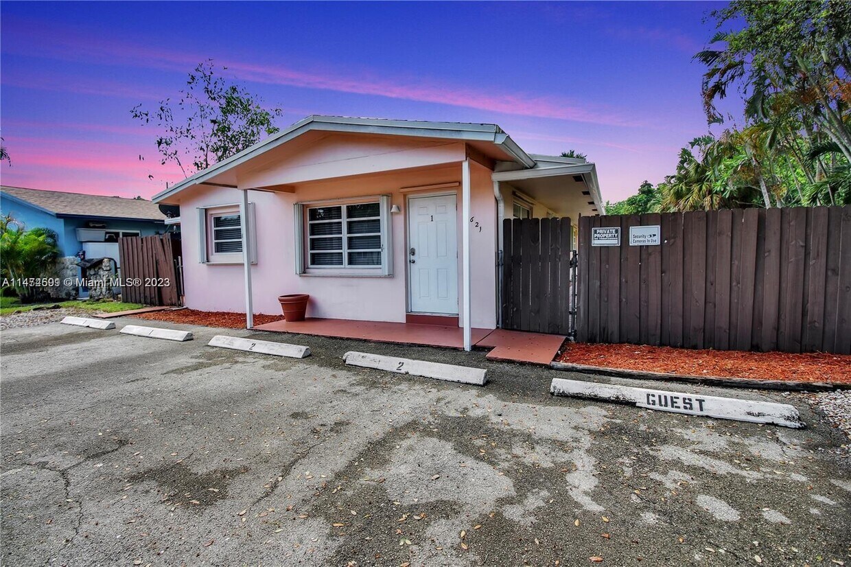 Primary Photo - 2621 SW 13th Ave
