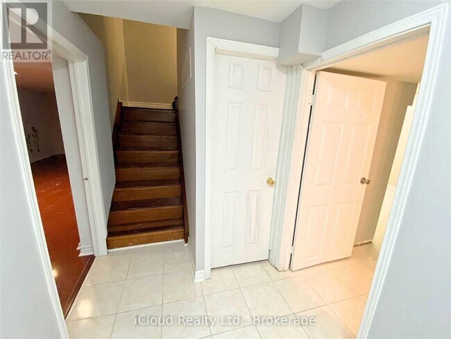 Photo du bâtiment - 1659 Summergrove Crescent