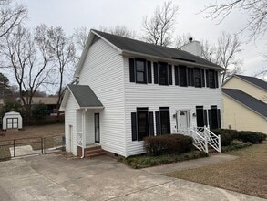 Building Photo - 2205 Branderwood Dr