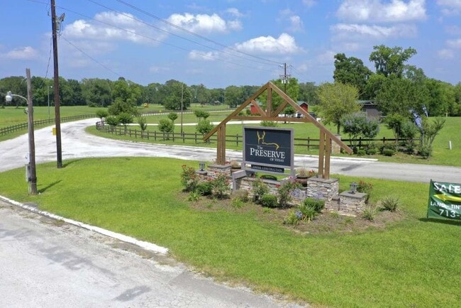 Building Photo - 235 Pine Ridge Dr