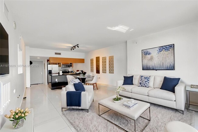 Foto del edificio - 1750 N Bayshore Dr