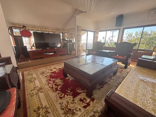 Building Photo - 1055 Alewa Dr