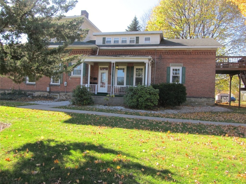 Primary Photo - 34 Hathaway St E