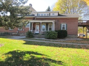 Building Photo - 34 Hathaway St E