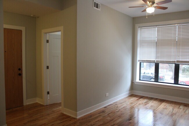 Building Photo - 627 W Oakdale Ave