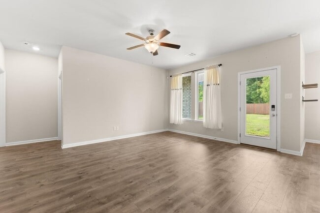 Building Photo - 1647 Reserve Dr