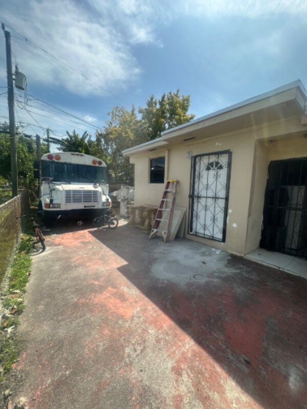 Foto del edificio - 12041 NW 22nd Pl