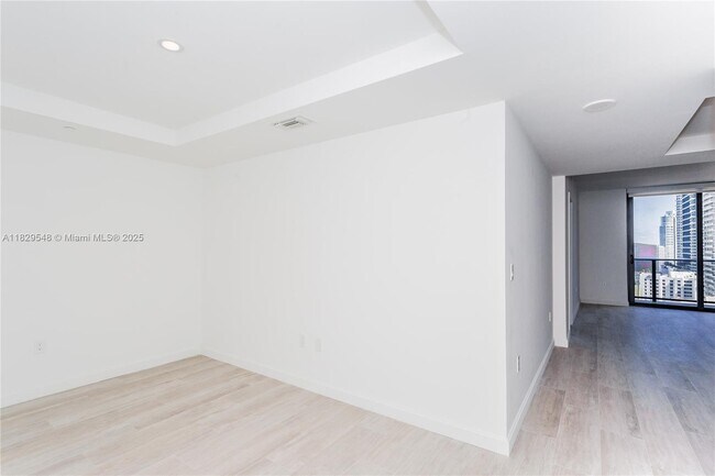 Foto del edificio - 45 SW 9th St