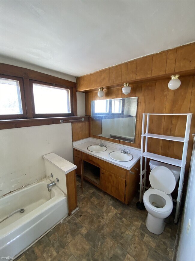 Foto del edificio - 3 br, 1 bath House - 902 West McClure Avenue