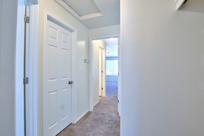 Building Photo - Vista Residence