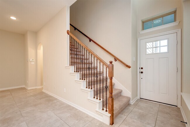 Building Photo - 220 Cheswood Forest Dr