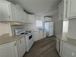 Building Photo - 900 Firebird Cir