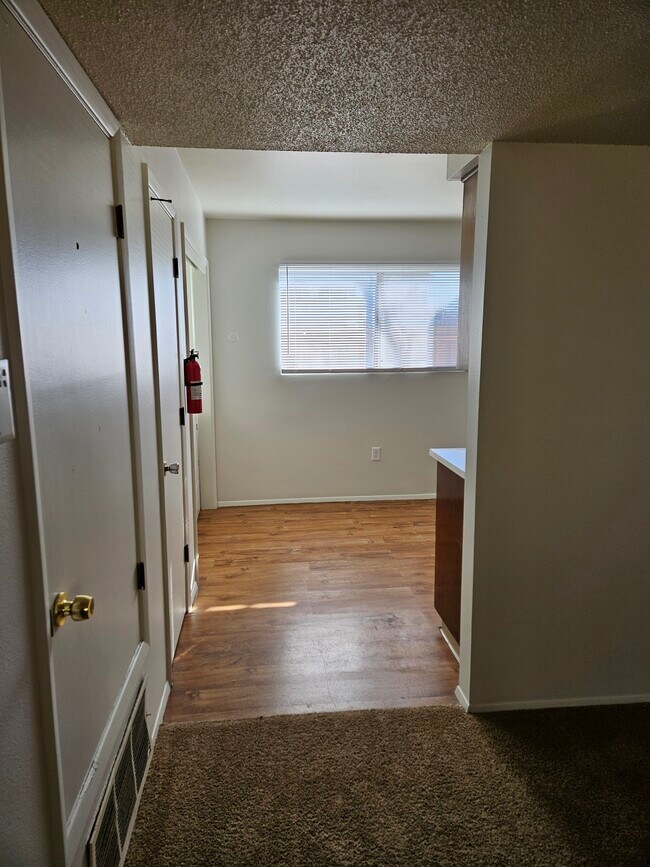 544 Chama St SE Unit B, Albuquerque, NM 87108 Apartments in