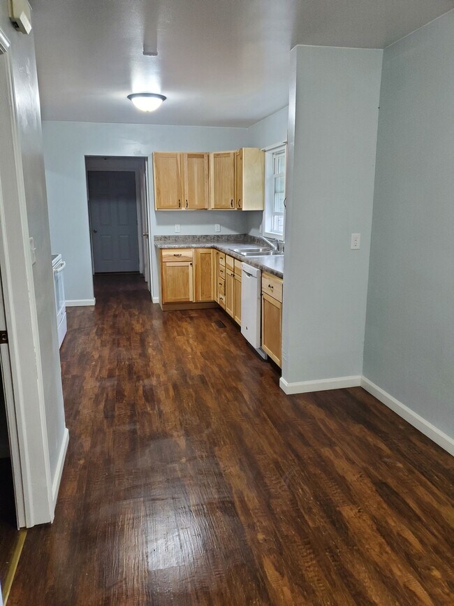 Building Photo - 5629 Sandy Dr